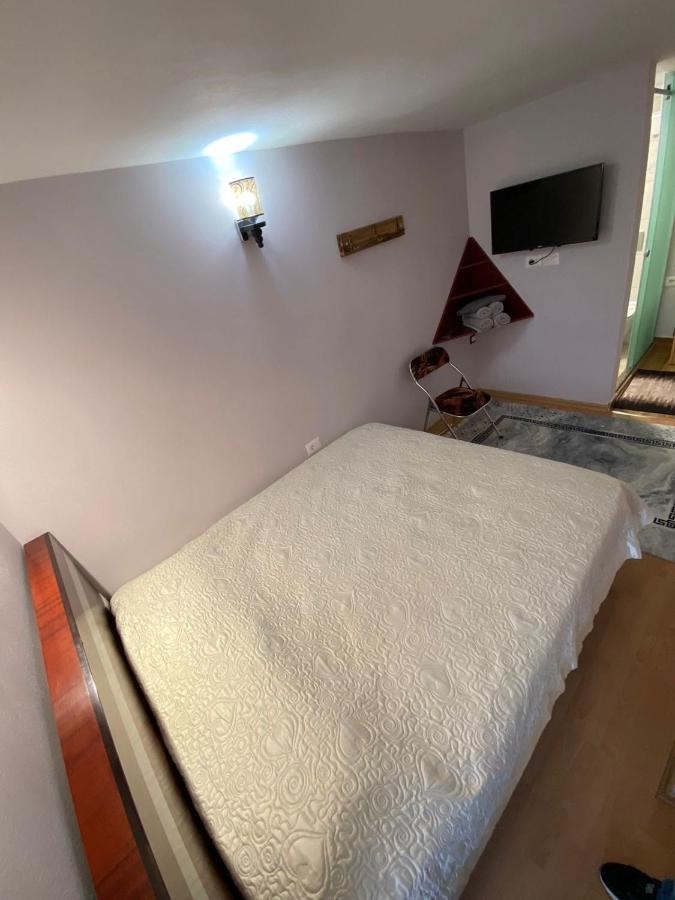 B & B Pogradec Esterno foto