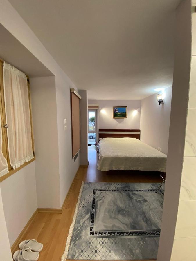B & B Pogradec Esterno foto