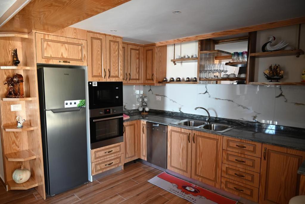 B & B Pogradec Esterno foto