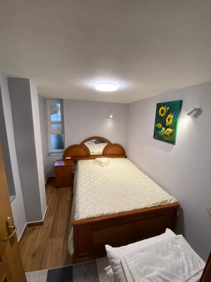 B & B Pogradec Esterno foto