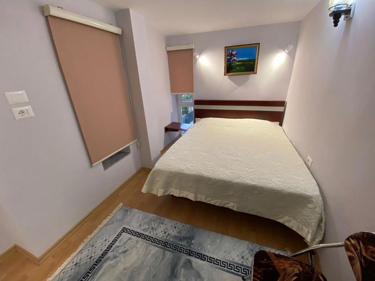 B & B Pogradec Esterno foto