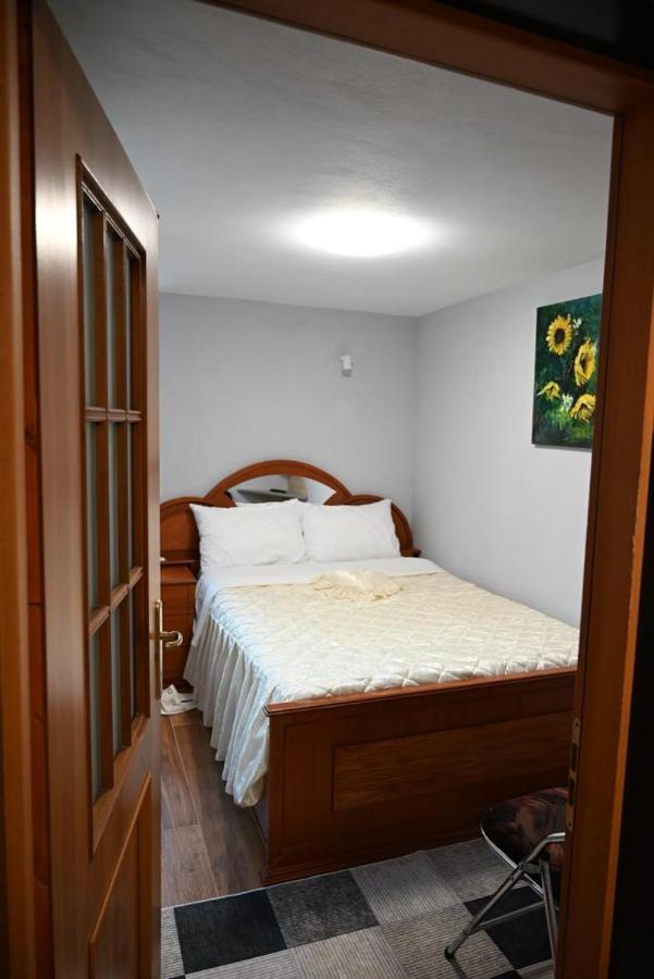 B & B Pogradec Esterno foto