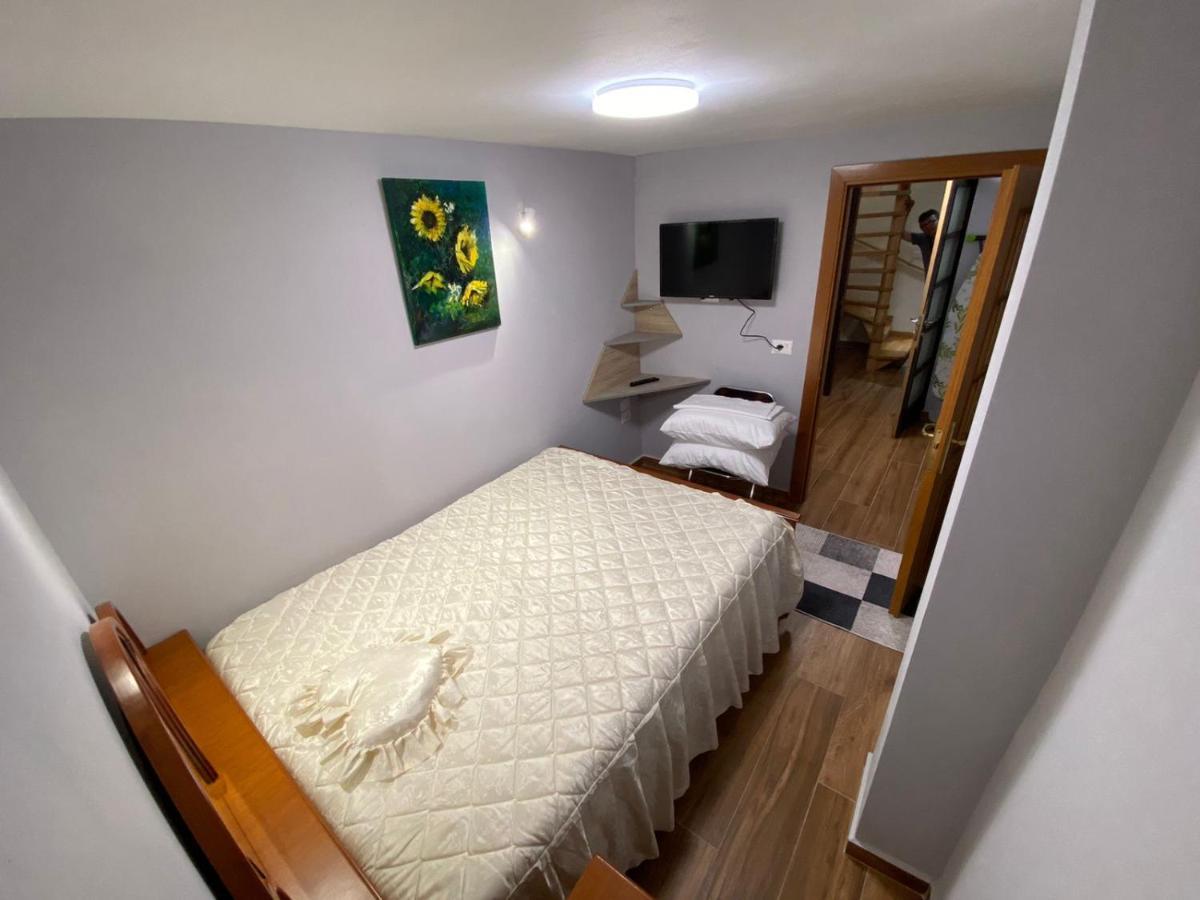 B & B Pogradec Esterno foto